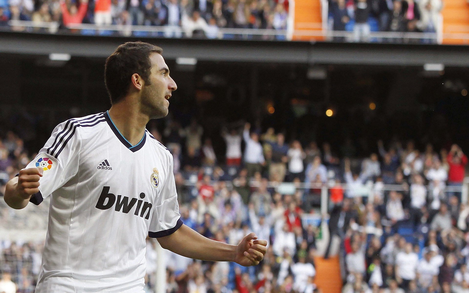 中国足球产业链“链条”延伸，产业融合速度提档升级，中国足球产业规模